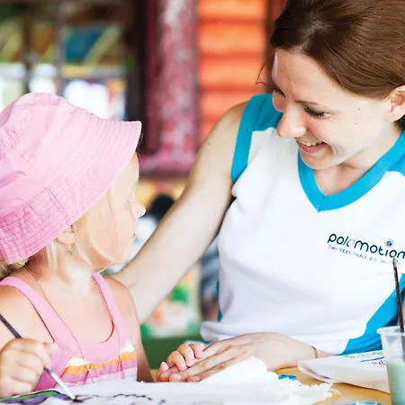 Paloma Perissia Side