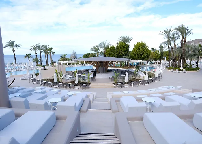 Resort Paloma Perissia Side