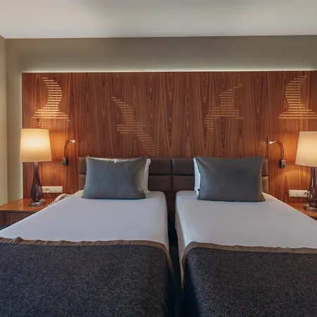 Paloma Perissia Feriested Side