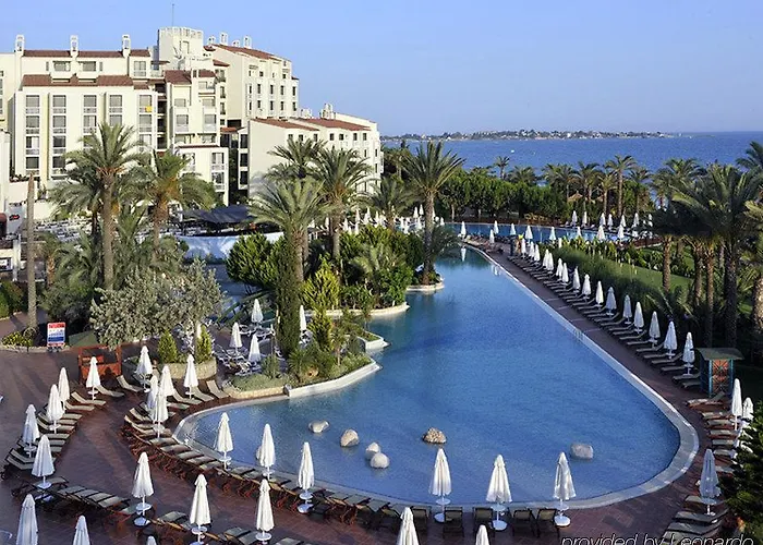 Paloma Perissia Side